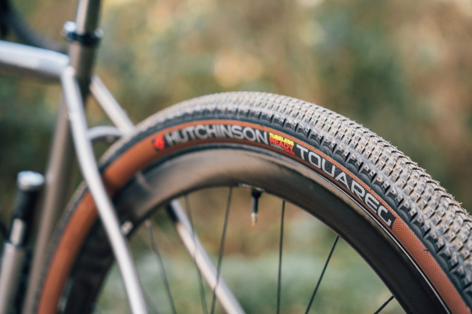 Hutchison 25 Overide Tan 700x45 TLR