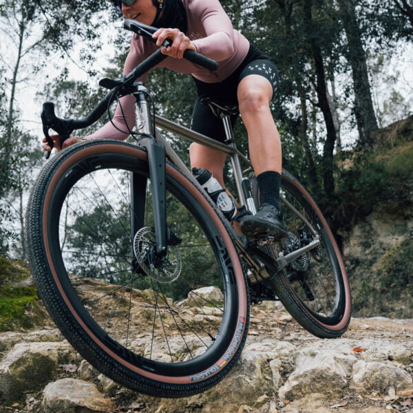 Hutchison 25 Overide Tan 700x45 TLR